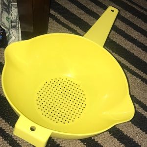 Tupperware drainage 💛